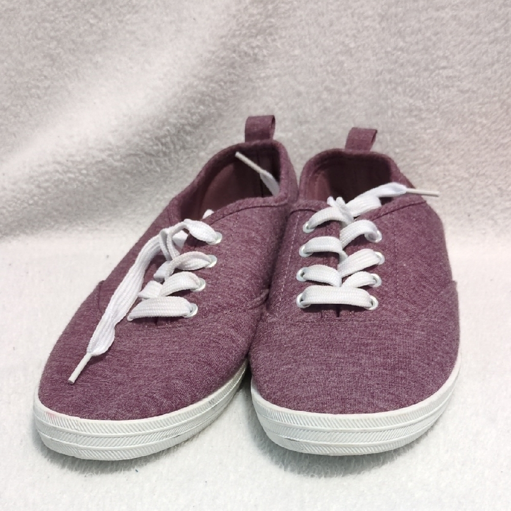 Casual Mauve Sneakers with White Laces